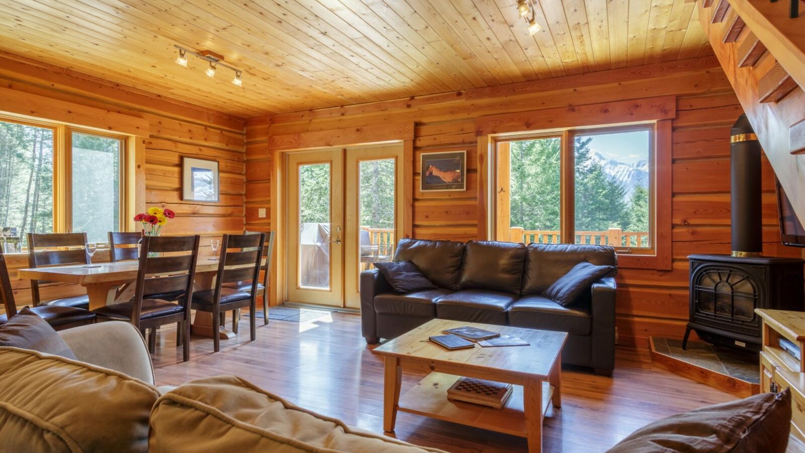 living room/dining room area